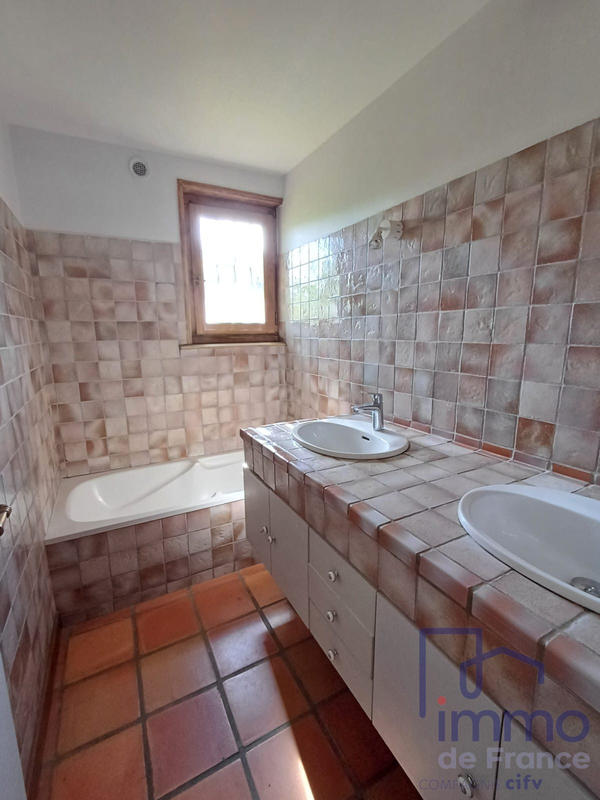 Villa - 240 m² - 8 pièces