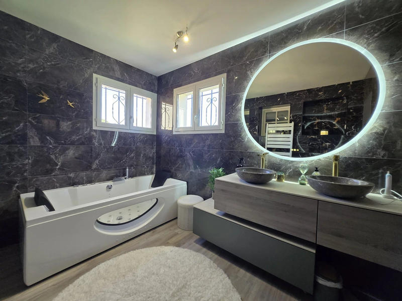 Mas - 536 m² - 16 pièces