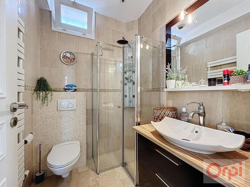 Demeure - 203 m² - 9 pièces