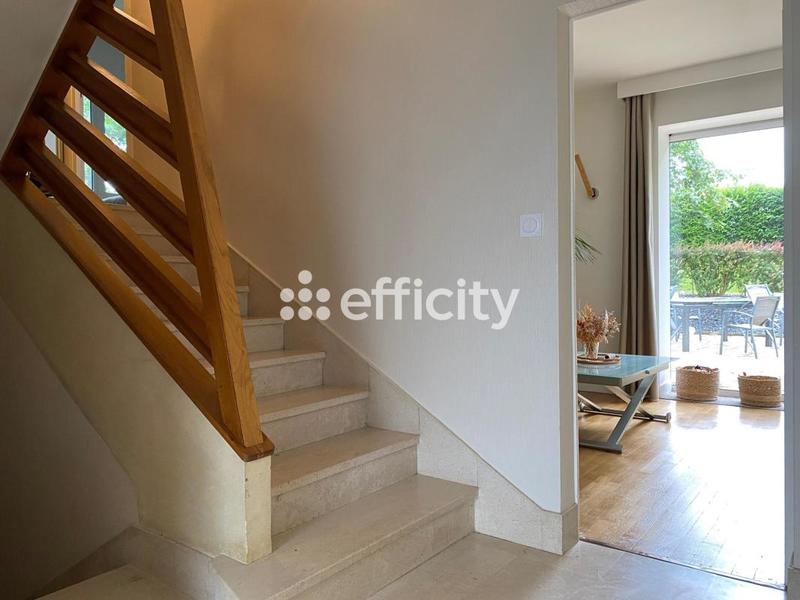 Maison - 208 m² - 10 pièces