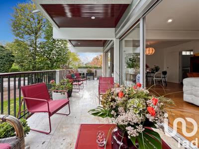 Appartement - 206 m² - 9 pièces