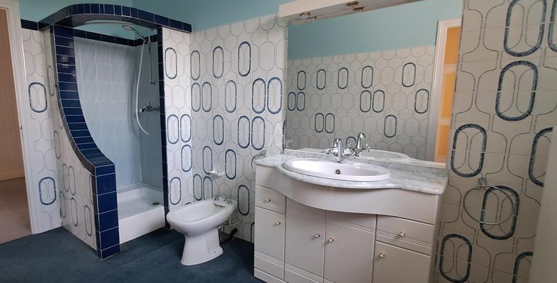 Maison - 225 m² - 9 pièces