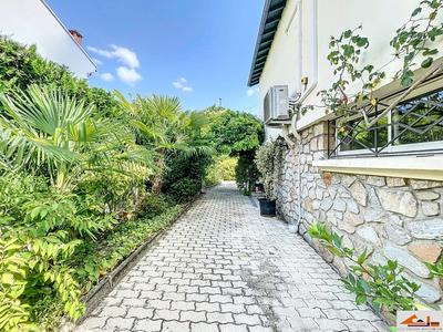 Maison - 168 m² - 7 pièces