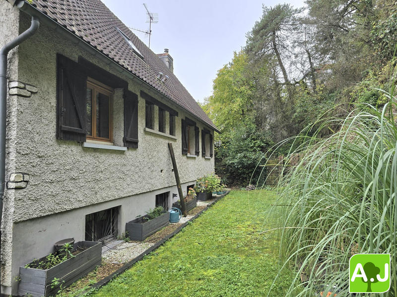 Maison traditionnelle - 178 m² - 8 pièces