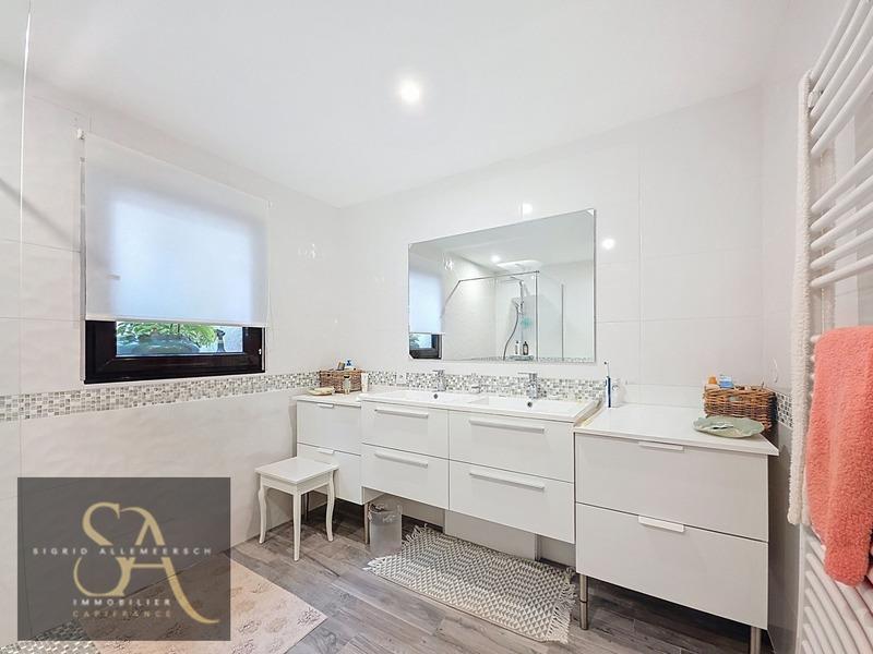 Maison - 250 m² - 13 pièces