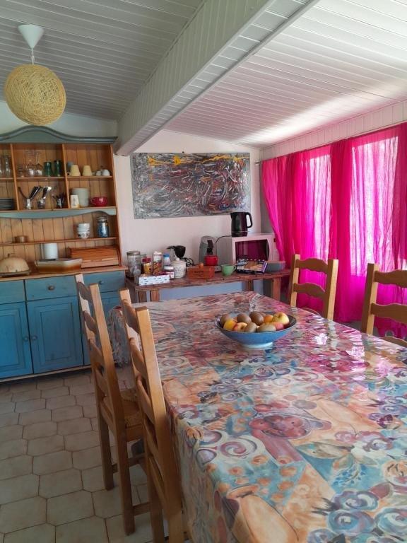 Maison - 222 m² - 9 pièces