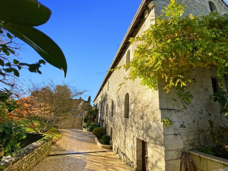 Propriété - 657 m² - 16 pièces