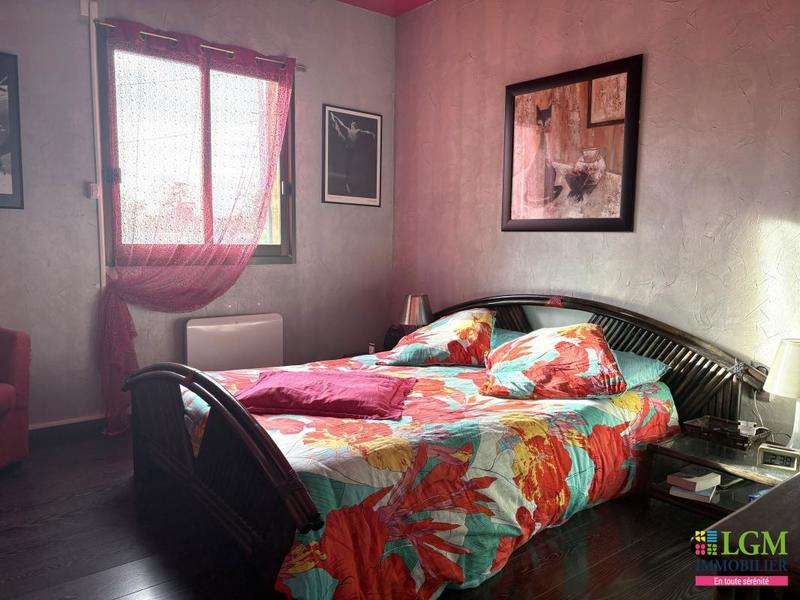 Maison - 2 450 m² - 2 pièces