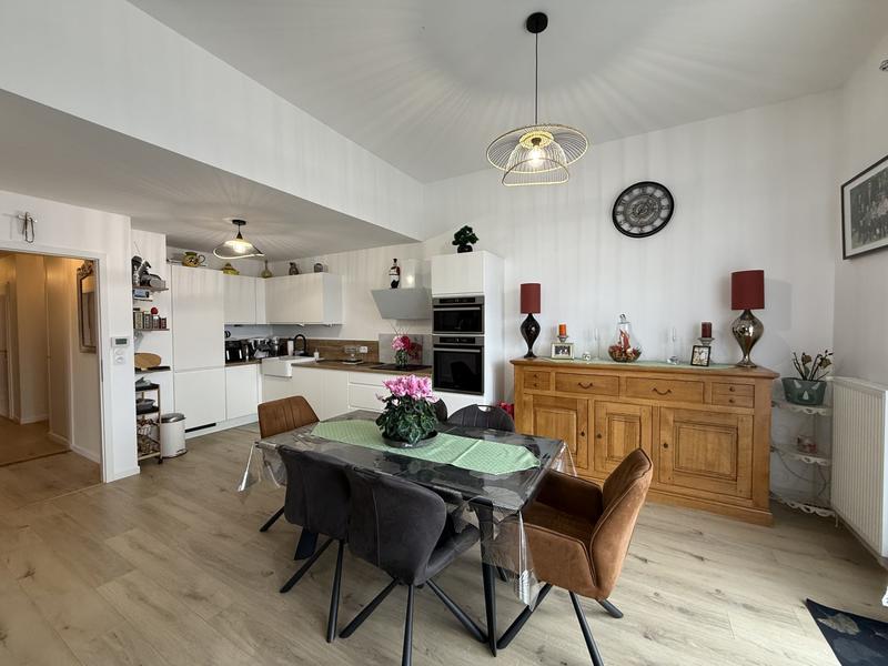 Appartement - 93 m² - 4 pièces