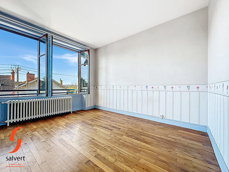 Maison - 220 m² - 10 pièces