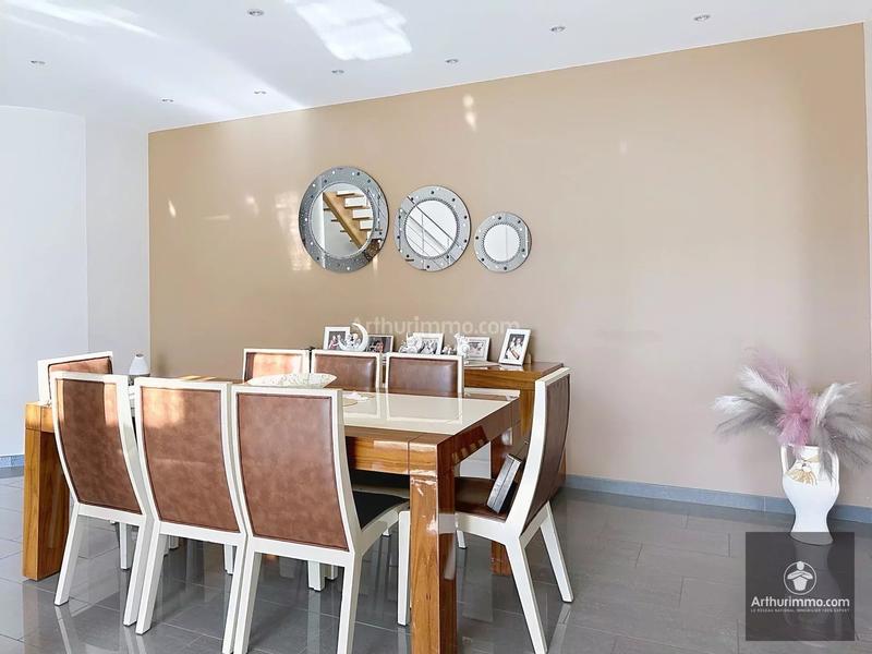 Maison - 200 m² - 9 pièces