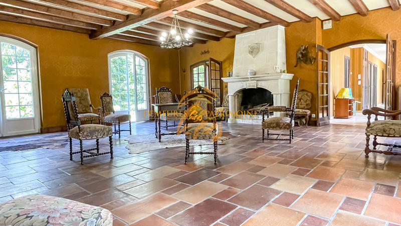 Maison - 243 m² - 8 pièces