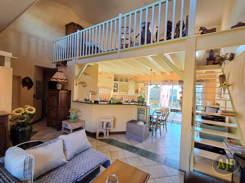 Maison - 139 m² - 7 pièces