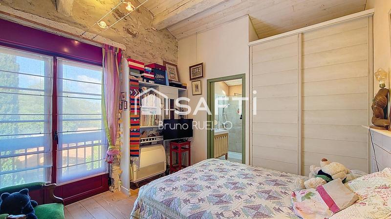 Maison - 270 m² - 9 pièces