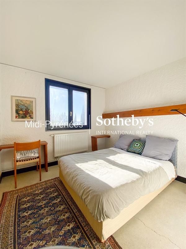 Maison - 232 m² - 9 pièces