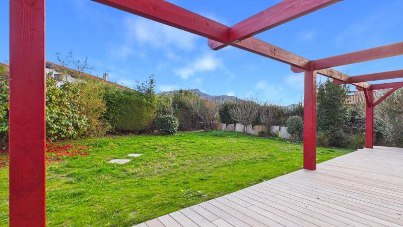 Maison - 325 m² - 7 pièces