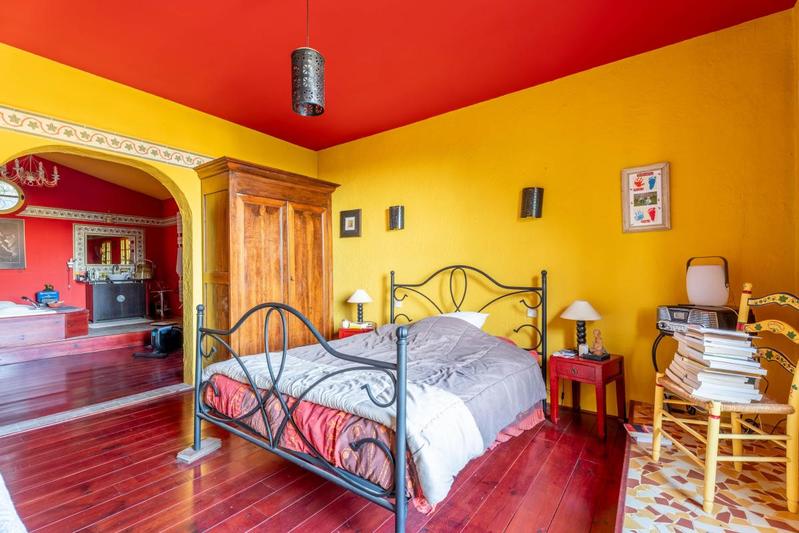 Maison - 240 m² - 7 pièces