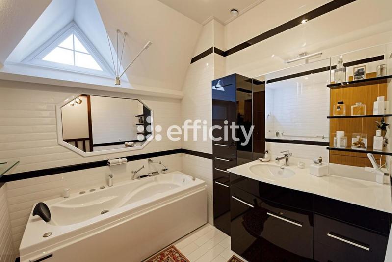 Maison - 210 m² - 7 pièces