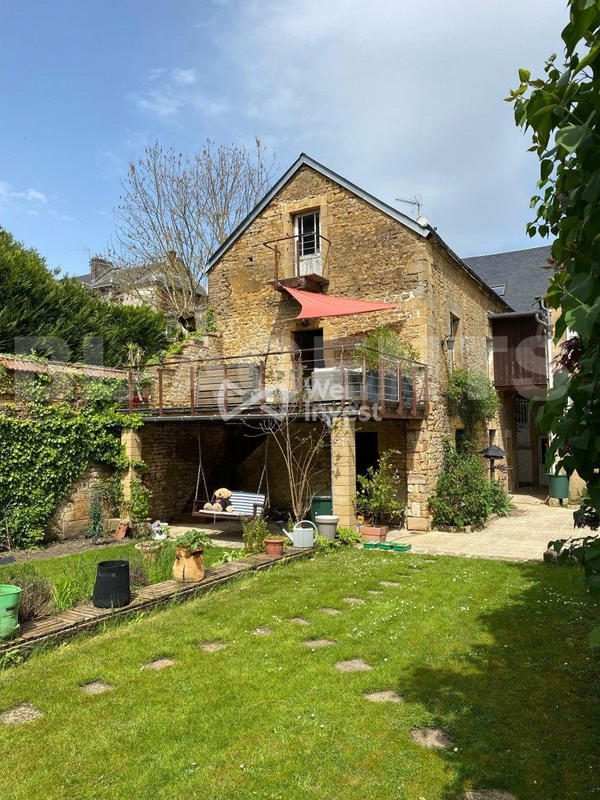 Maison - 233 m² - 7 pièces