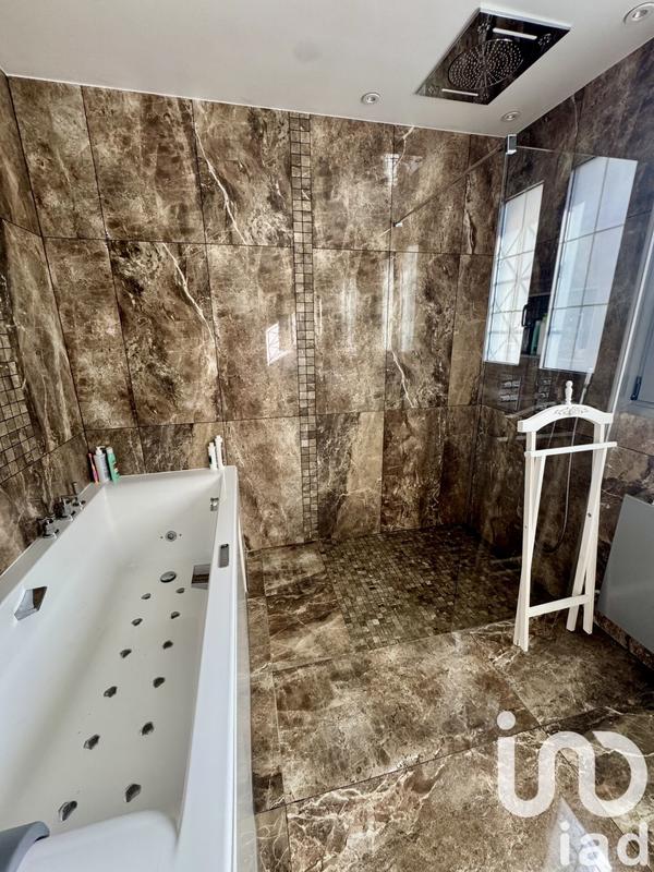 Maison - 327 m² - 11 pièces