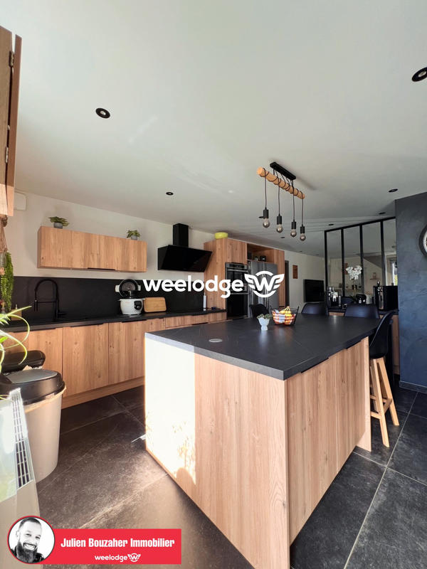 Maison - 137 m² - 5 pièces