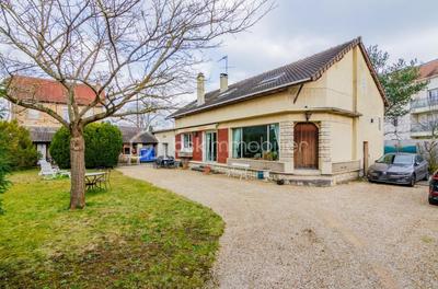 Maison - 204 m² - 7 pièces