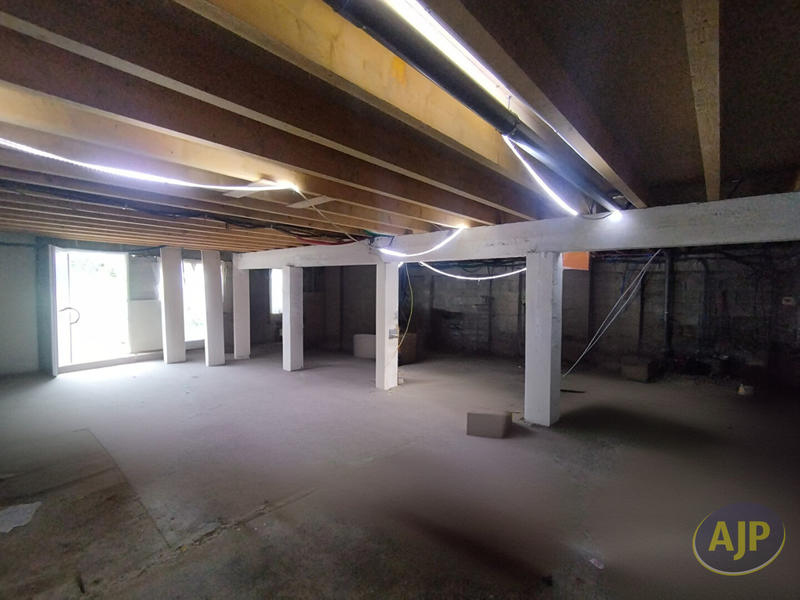 Maison - 600 m² - 3 pièces