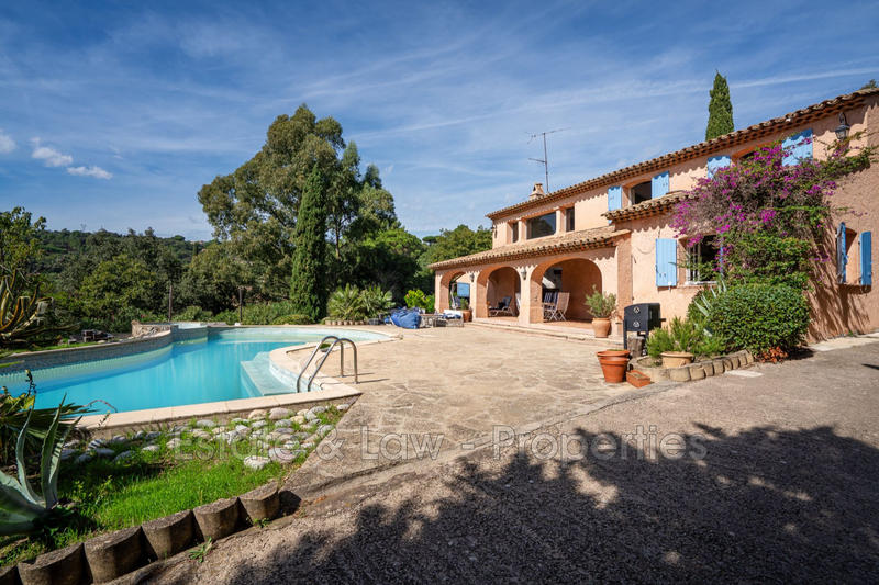 Maison - 220 m² - 7 pièces