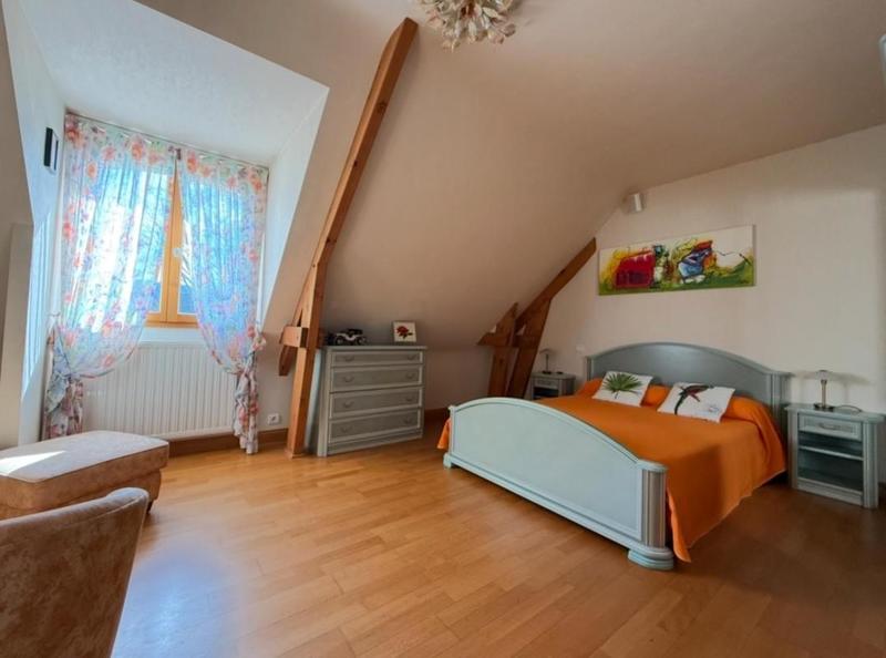 Maison - 254 m² - 12 pièces