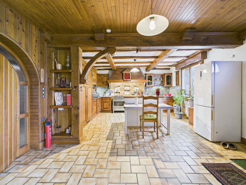 Propriété - 323 m² - 13 pièces