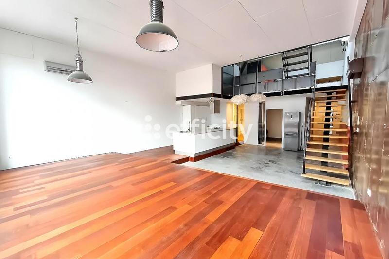 Loft - 138 m² - 3 pièces
