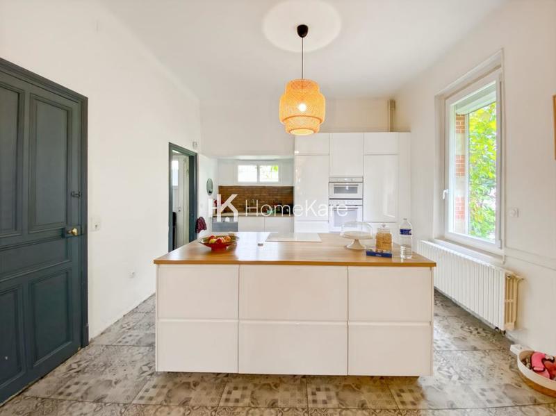 Maison - 240 m² - 7 pièces