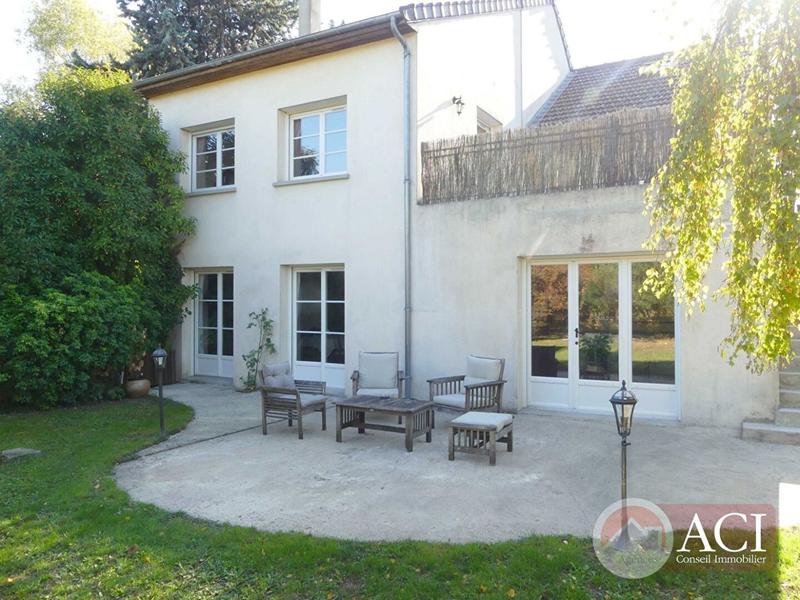 Maison - 264 m² - 11 pièces