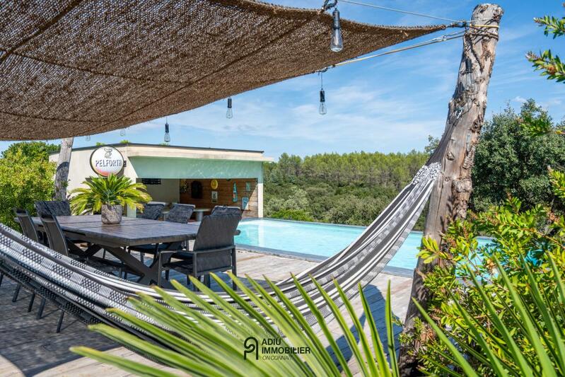 Maison - 240 m² - 5 pièces