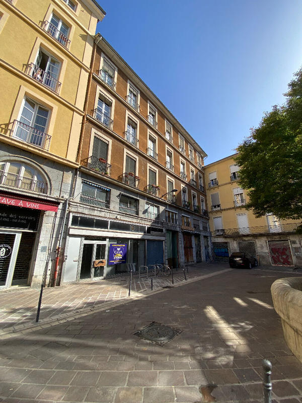 Appartement - 240 m² - 6 pièces