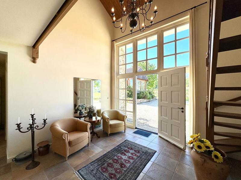 Maison - 230 m² - 9 pièces