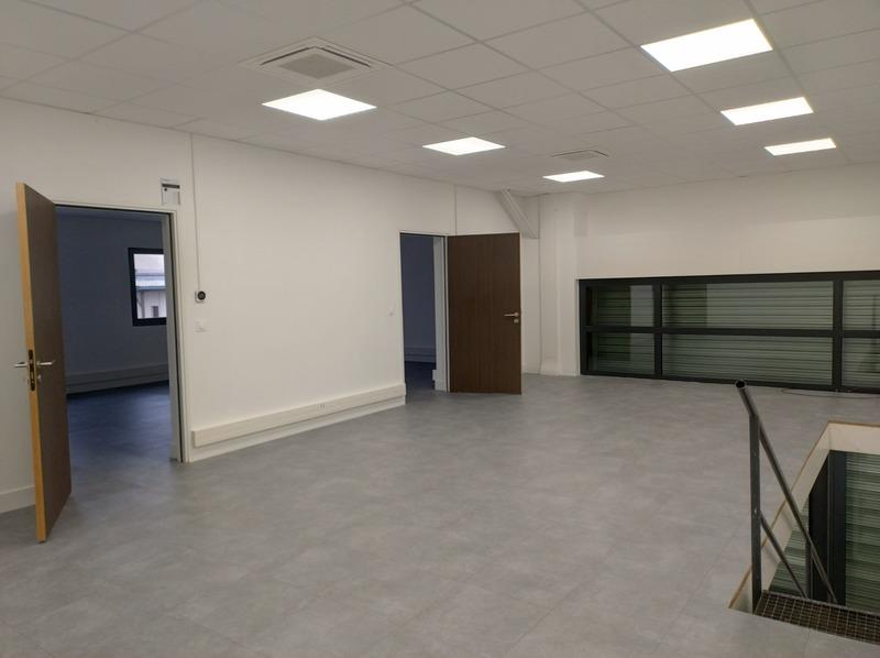 Local d'activité / Entrepôt - 200 m² - 5 pièces