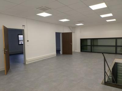 Local d'activité / Entrepôt - 200 m² - 5 pièces