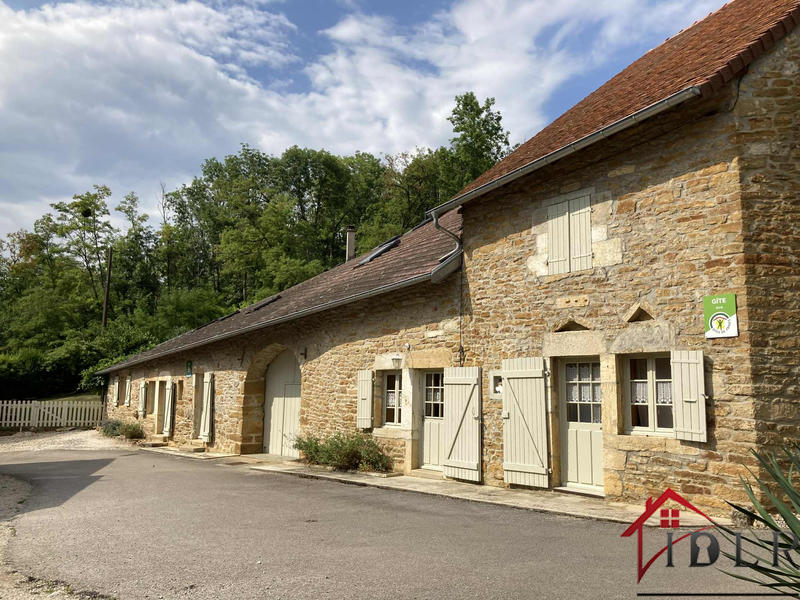 Propriété - 355 m² - 17 pièces