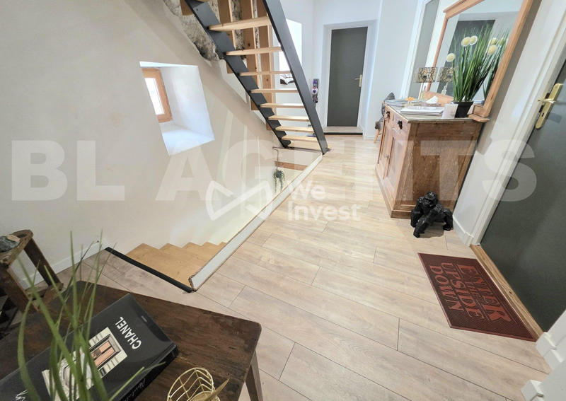 Maison - 280 m² - 8 pièces