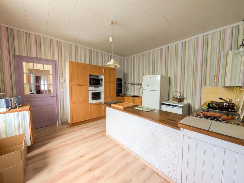 Propriété - 325 m² - 13 pièces