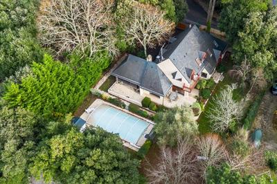 Propriété - 200 m² - 8 pièces