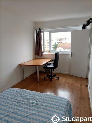 Chambre - 11 m² - 1 pièce