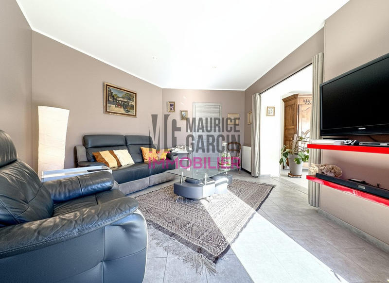 Maison - 213 m² - 7 pièces