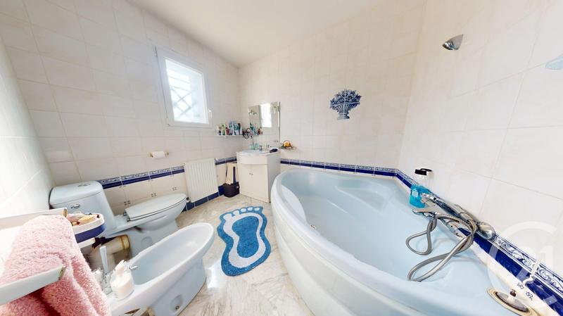 Maison - 138 m² - 6 pièces