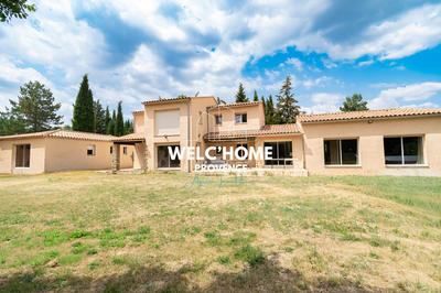 Maison - 235 m² - 7 pièces