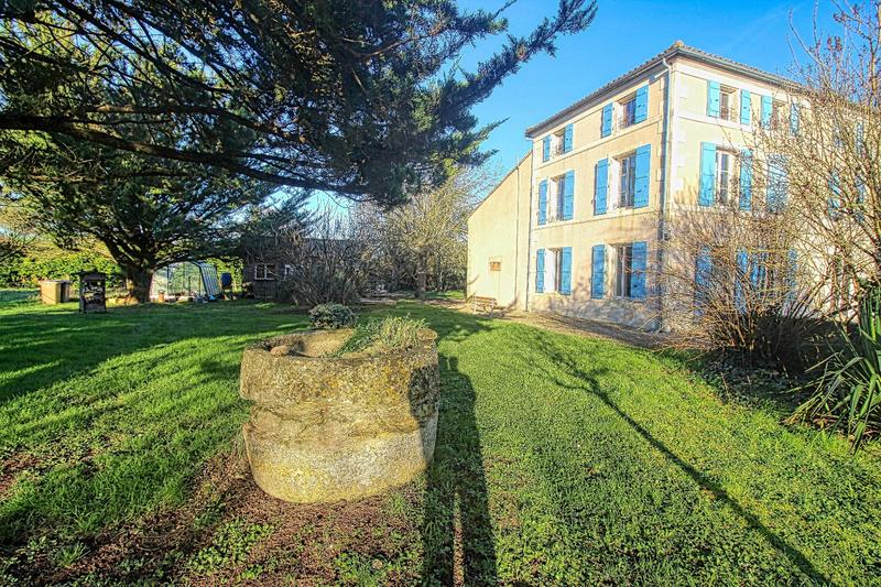 Maison - 515 m² - 11 pièces