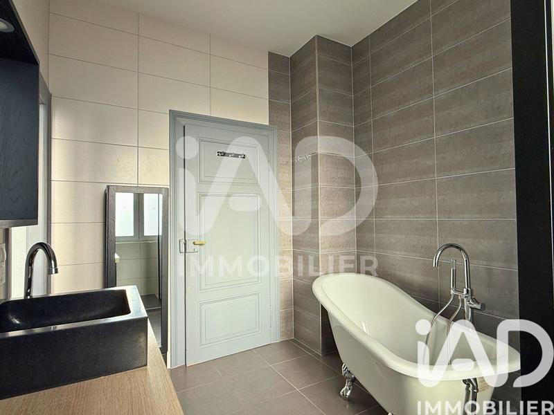 Maison - 228 m² - 9 pièces