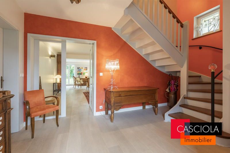 Maison - 318 m² - 8 pièces