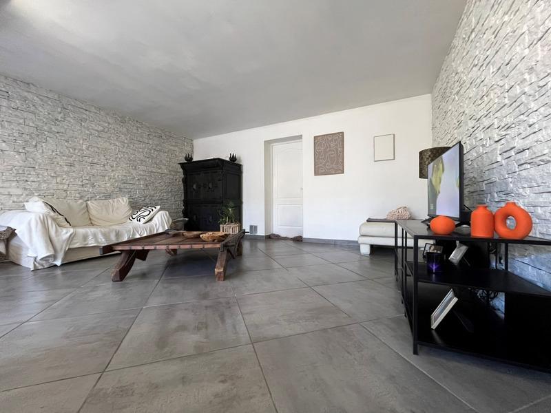 Maison - 215 m² - 6 pièces